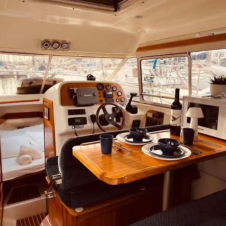 Ero- A Floating Escape In * Lisboa