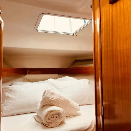 Ero- A Floating Escape In Botel *